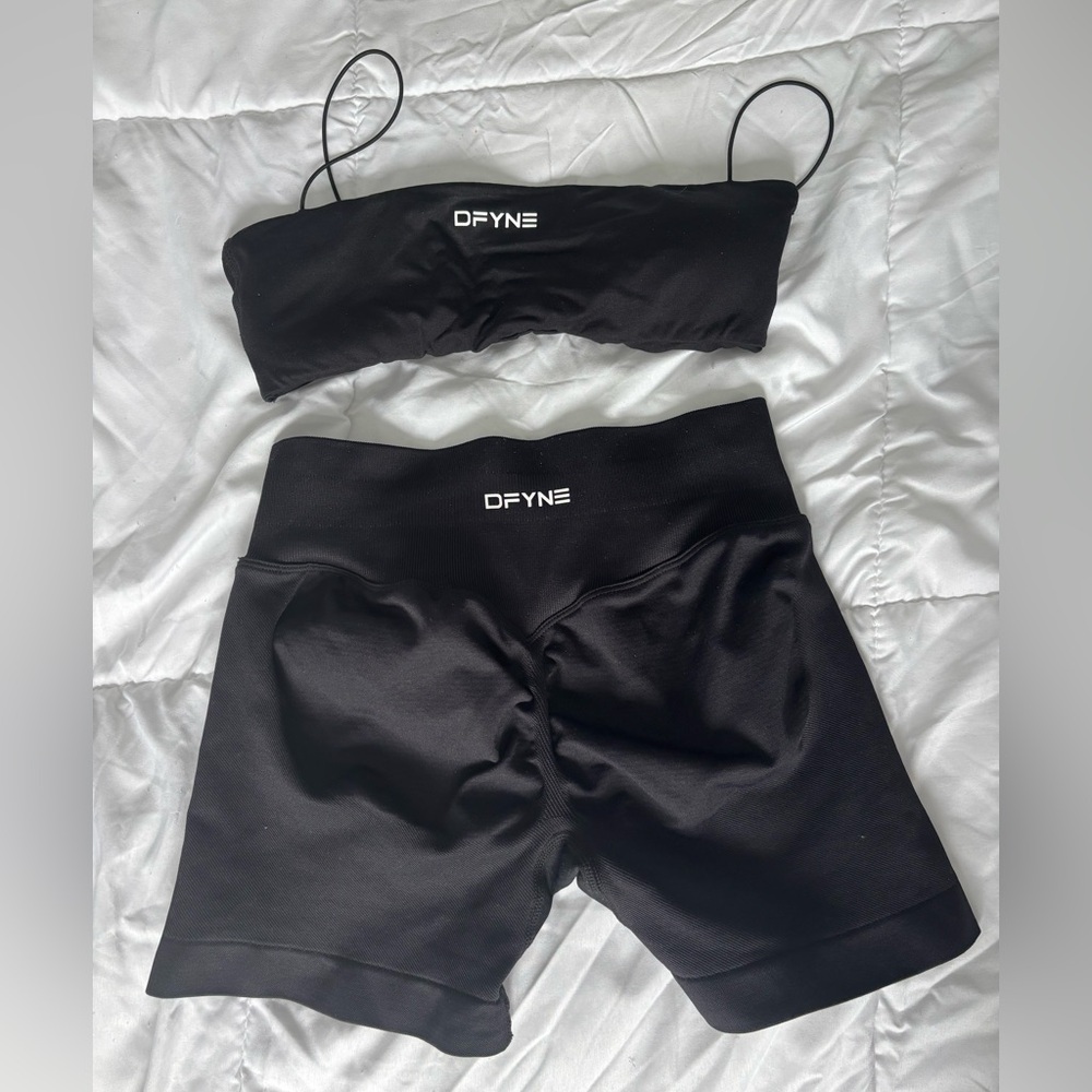 DFYNE set black
